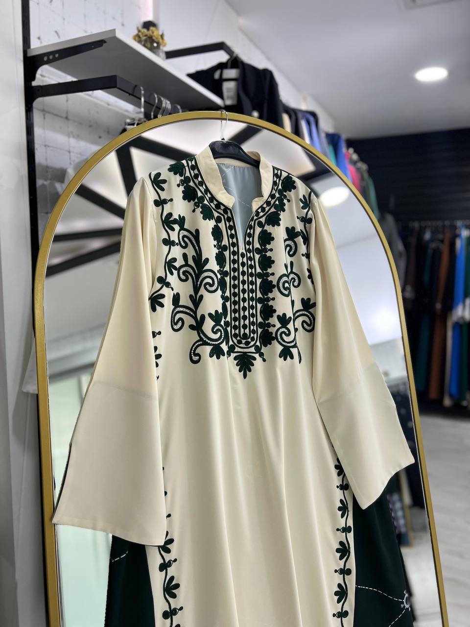 Samar Ferace Zümrüt Nakışlı Göğüs Detaylı