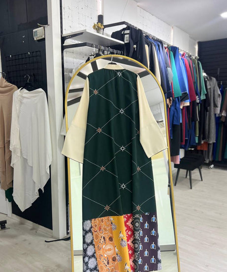 Samar Ferace Zümrüt Nakışlı Göğüs Detaylı