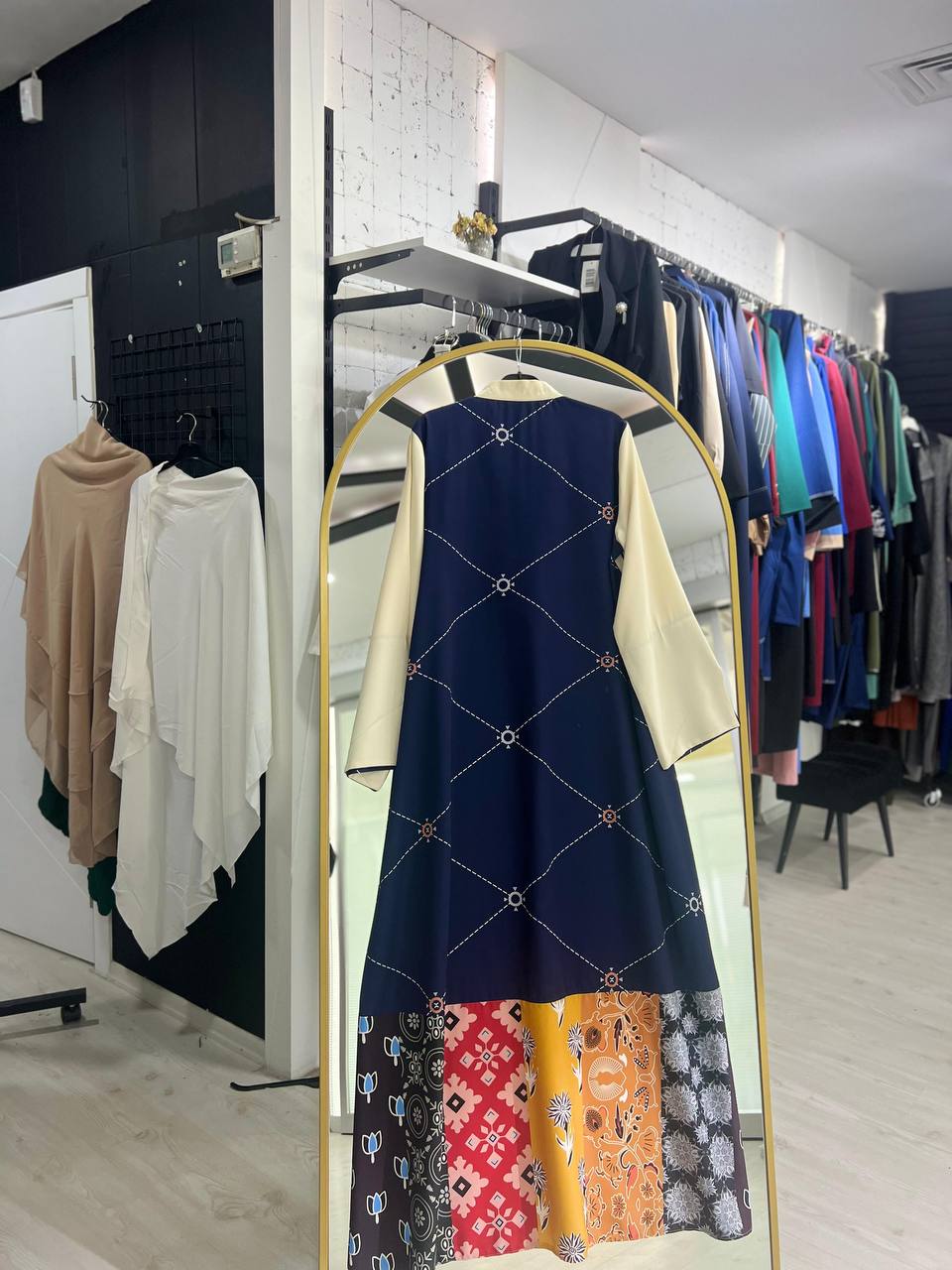 Samar Ferace Mavi Nakışlı Göğüs Detaylı